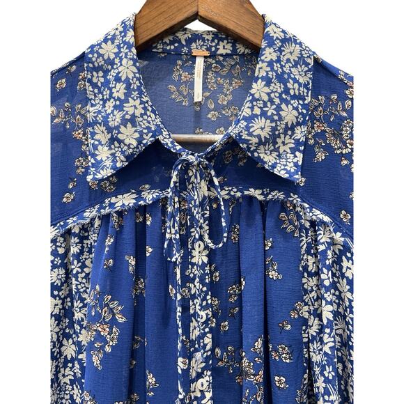 Free People Blue Floral Bell Sleeve Blouse - Size S/P Petite - Picture 2 of 6